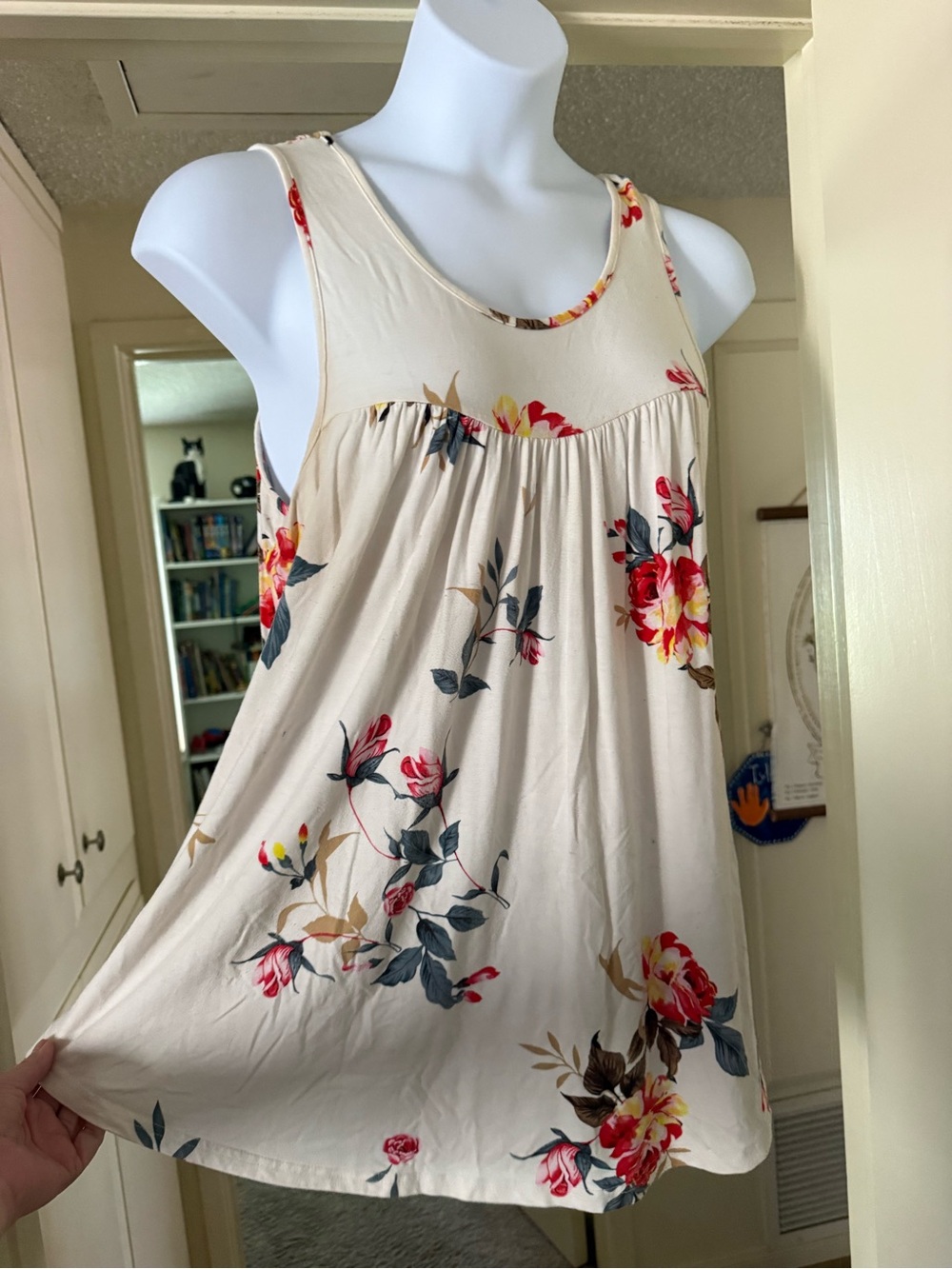 Cream Floral Scoop-Neck Sleeveless Tank Top